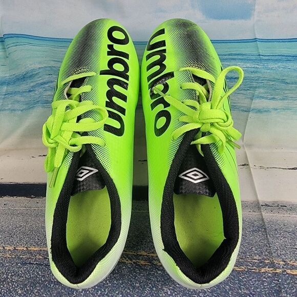 Umbro Neon Green/Black Soccer Cleats Boys 4.5 - Picture 4 of 9
